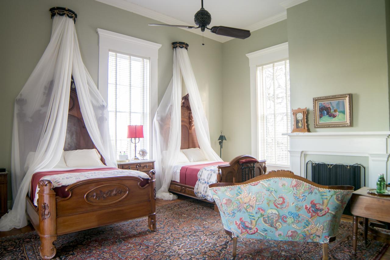 Bed and Breakfast Belmont Plantation, Est 1857 Гринвилл Экстерьер фото